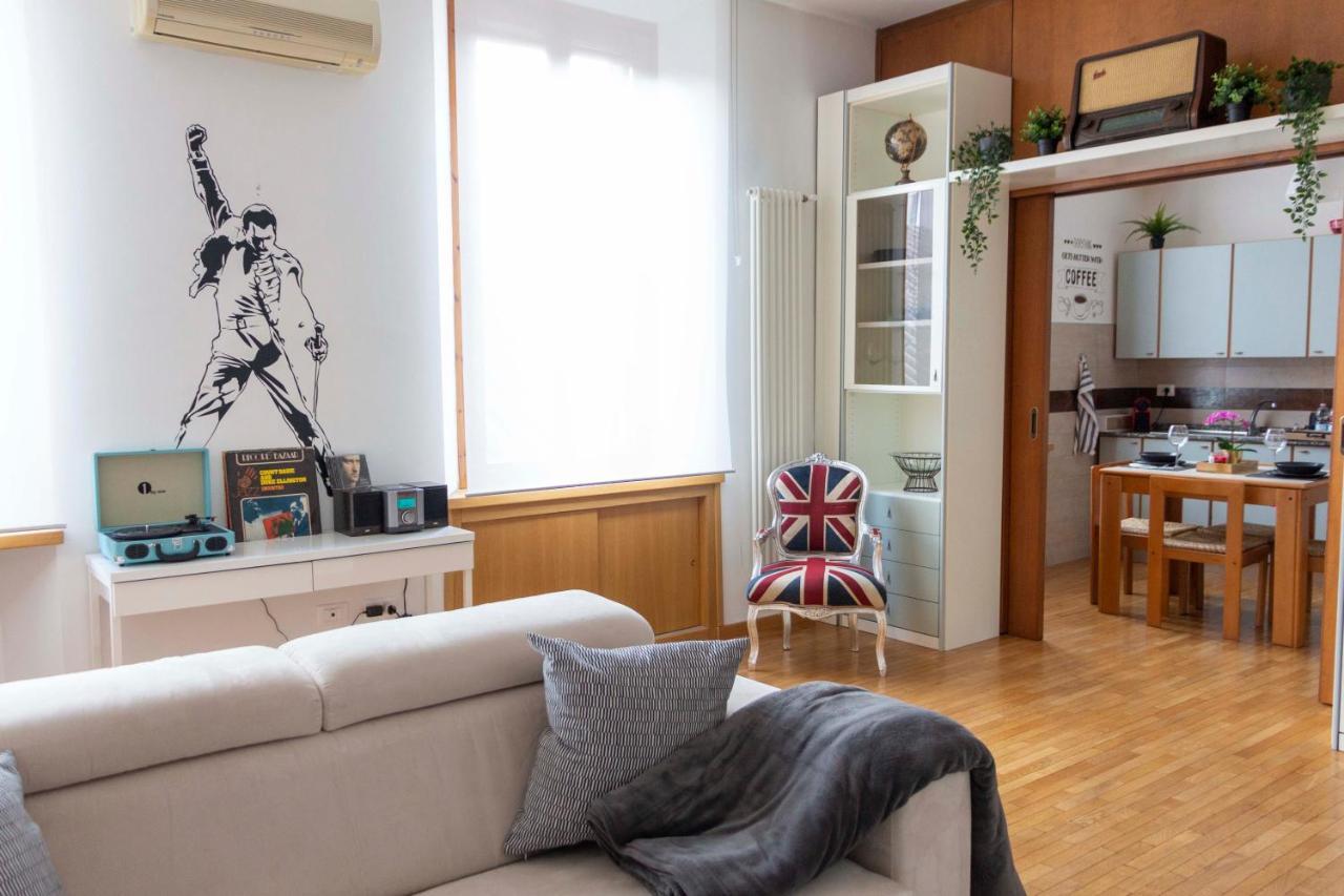 Number 3 Charming Appartment Old Town Parma Buitenkant foto