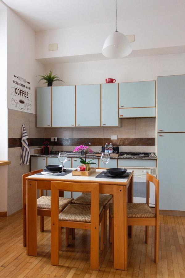 Number 3 Charming Appartment Old Town Parma Buitenkant foto